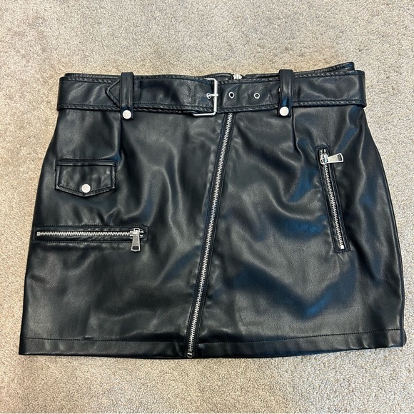 7 For All Mankind black faux leather pleather moto mini skirt zipper detail Sz L - Picture 3 of 11